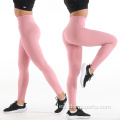 Mujer femenina de yoga gimnasio fitness pantalones apretados